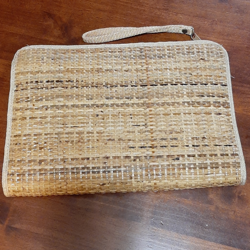 Wicker clutch purse